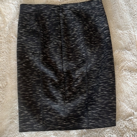 Ann Taylor stretch pencil skirt size 4 - Picture 4 of 4